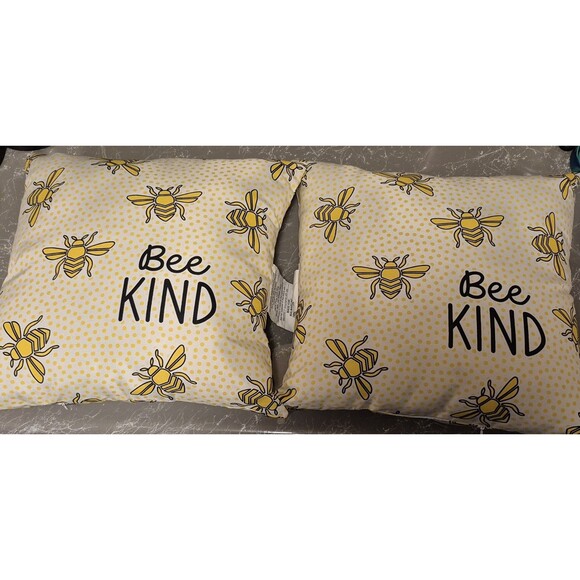 2 Mainstays Bee Themed Indoor/Outdoor Throw Pillows 16x16 - Picture 1 of 3